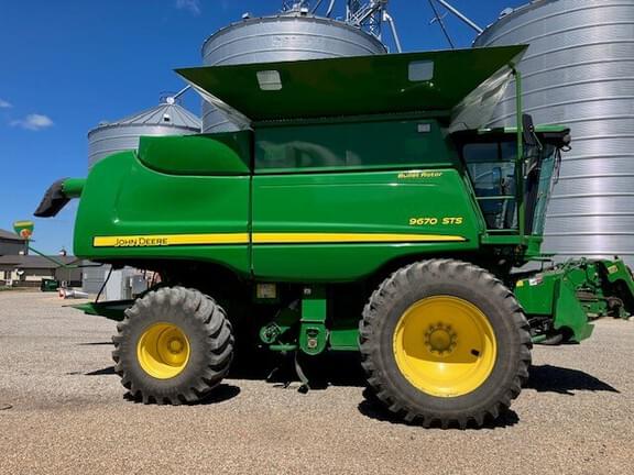 Image of John Deere 9670 STS equipment image 1