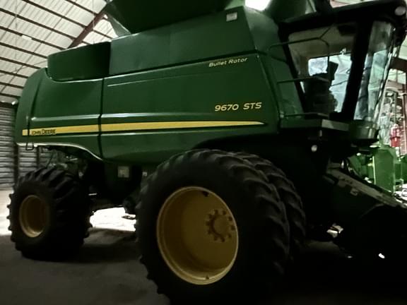 Image of John Deere 9670 STS equipment image 1