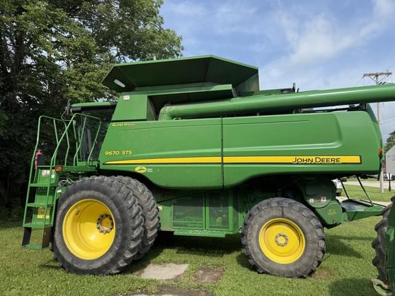 Image of John Deere 9670 STS equipment image 1