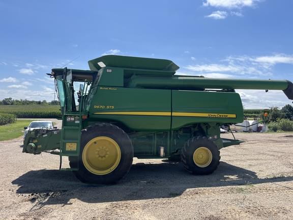 Image of John Deere 9670 STS equipment image 1