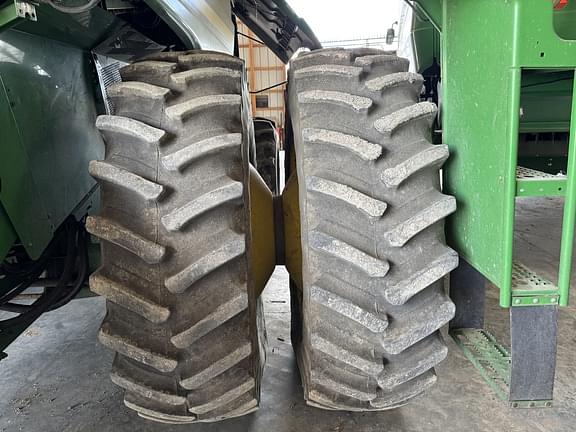 Image of John Deere 9770 STS equipment image 3