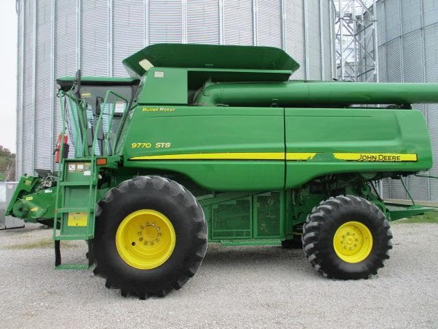 Image of John Deere 9770 STS equipment image 2