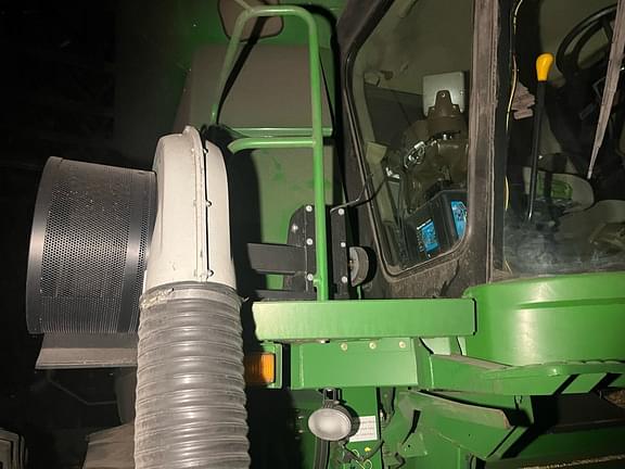 Image of John Deere 9770 STS equipment image 2