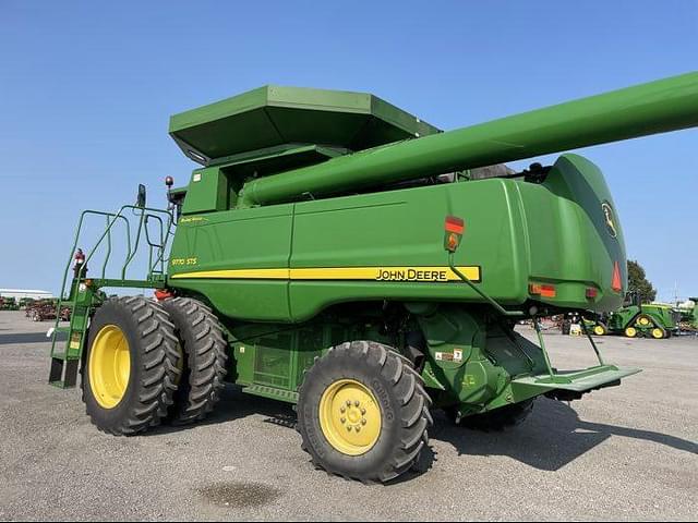 Image of John Deere 9770 STS equipment image 2