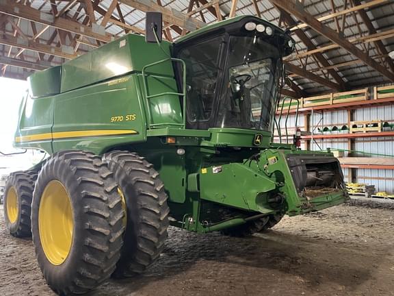 Image of John Deere 9770 STS equipment image 2