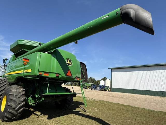 Image of John Deere 9770 STS equipment image 4