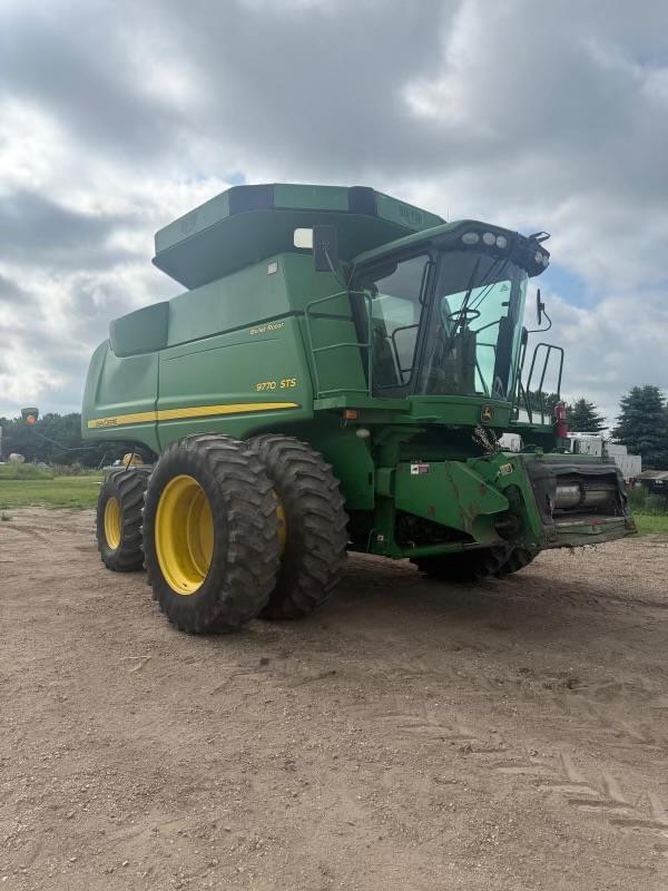 Image of John Deere 9770 STS equipment image 1