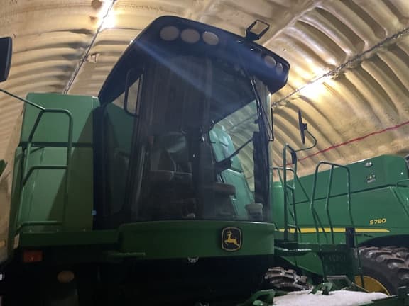 Image of John Deere 9770 STS equipment image 4