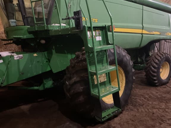 Image of John Deere 9770 STS equipment image 2