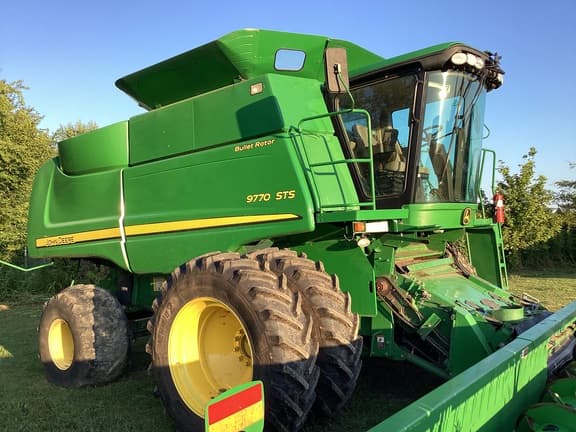 Image of John Deere 9770 STS equipment image 2