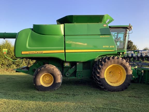 Image of John Deere 9770 STS equipment image 1