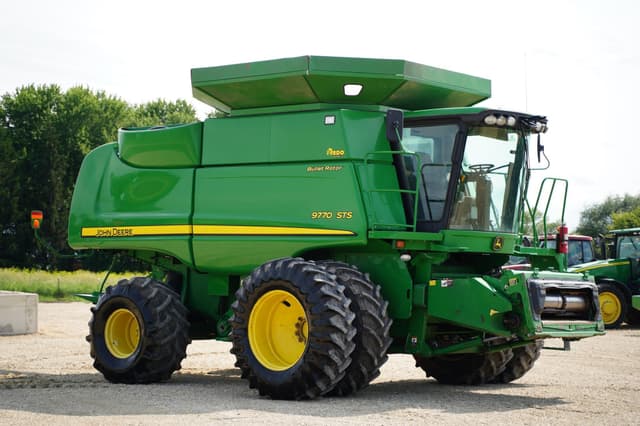 Image of John Deere 9770 STS equipment image 2