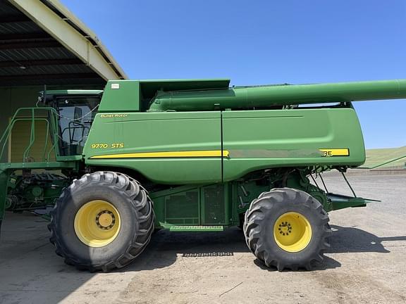 Image of John Deere 9770 STS equipment image 1