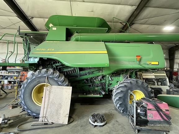 Image of John Deere 9770 STS equipment image 1