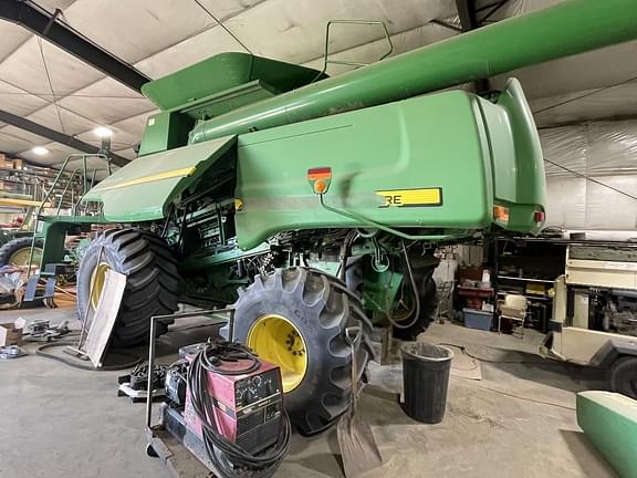 Image of John Deere 9770 STS equipment image 2