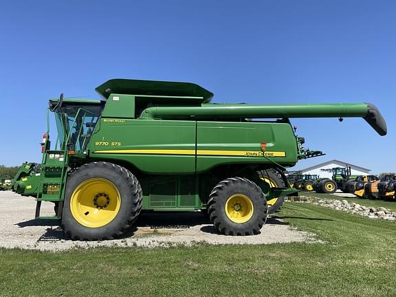 Image of John Deere 9770 STS equipment image 2