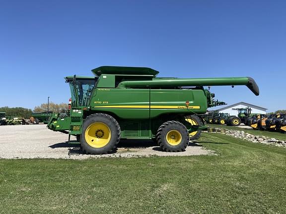 Image of John Deere 9770 STS equipment image 4