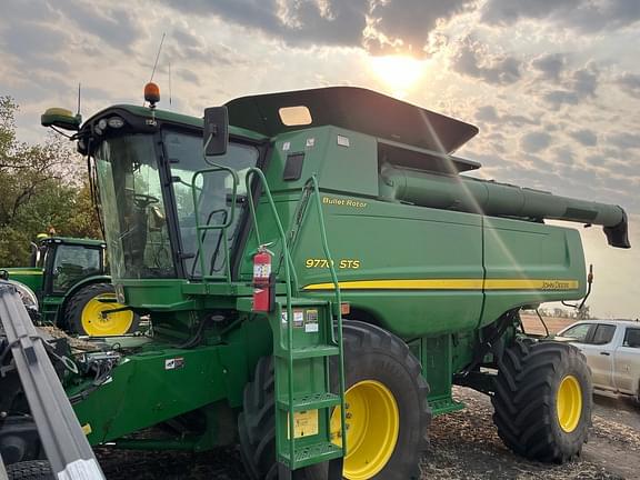 Image of John Deere 9770 STS equipment image 2