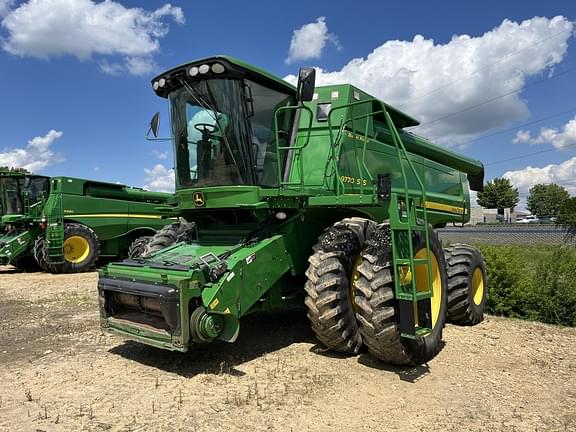 Image of John Deere 9770 STS equipment image 2