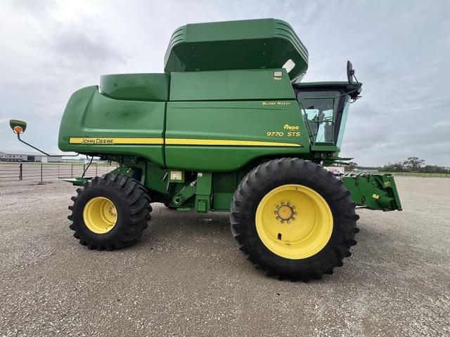 Image of John Deere 9770 STS equipment image 3