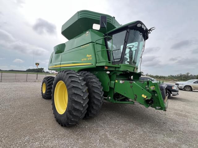 Image of John Deere 9770 STS equipment image 2