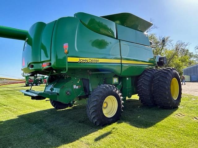 Image of John Deere 9770 STS equipment image 4