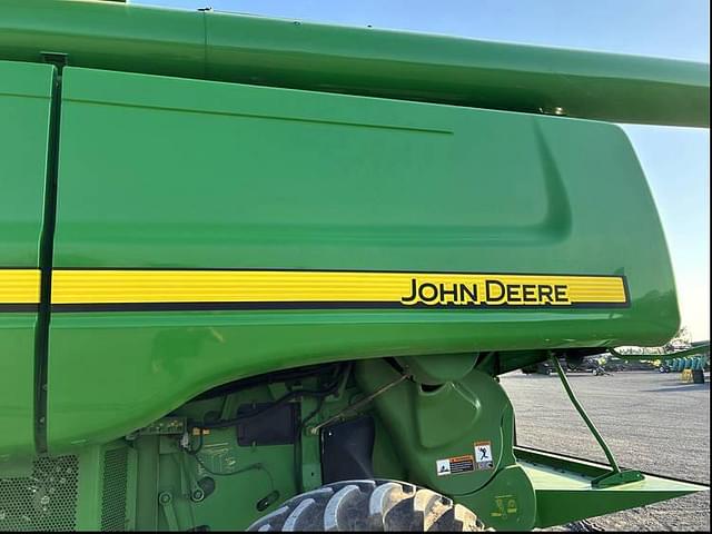 Image of John Deere 9770 STS equipment image 4