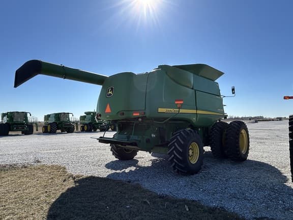 Image of John Deere 9770 STS equipment image 4