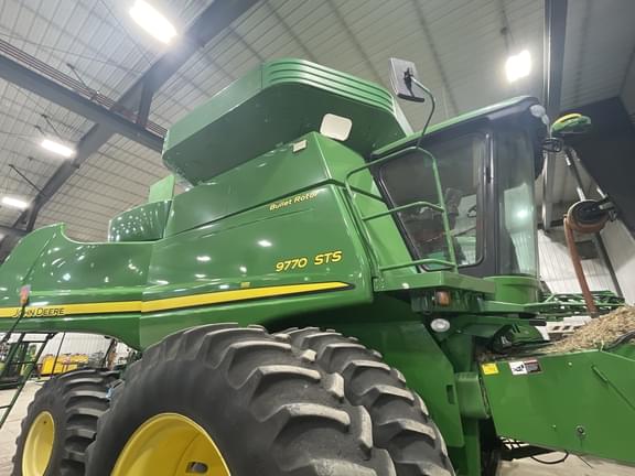 Image of John Deere 9770 STS equipment image 4