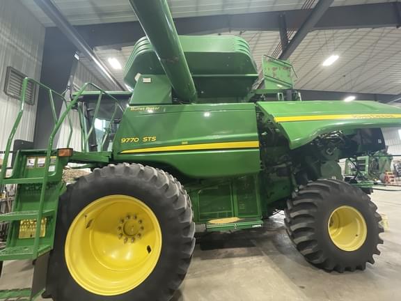 Image of John Deere 9770 STS equipment image 3
