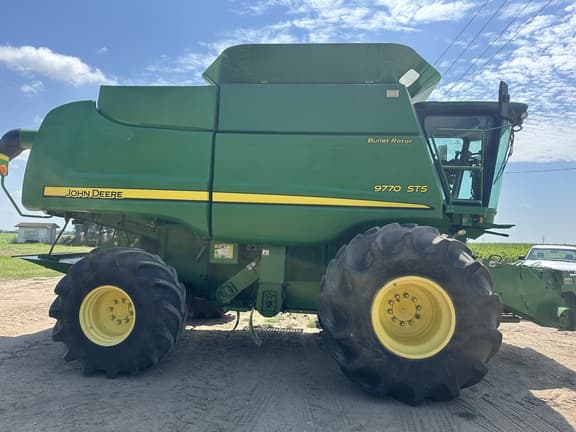 Image of John Deere 9770 STS equipment image 2