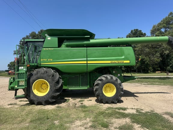 2008 John Deere 9770 STS Equipment Image0