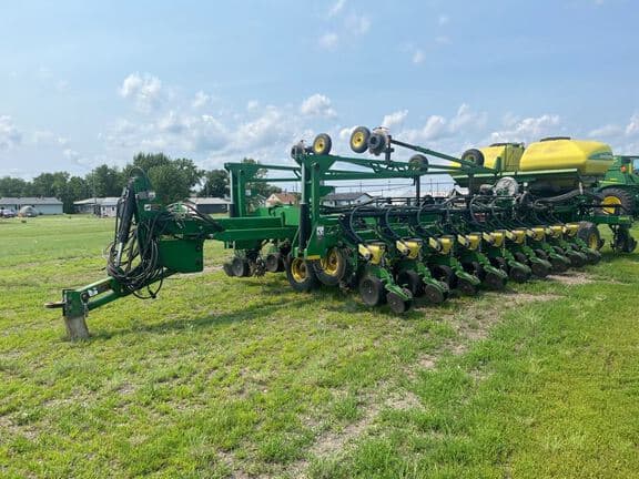 Image of John Deere DB44 Primary image