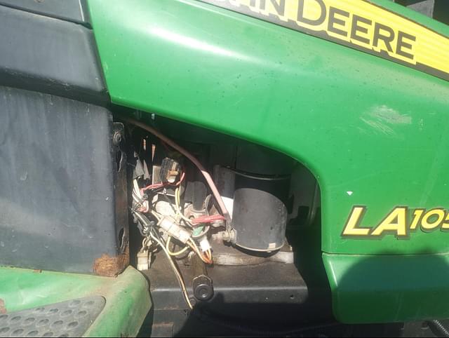 Image of John Deere LA105 equipment image 2