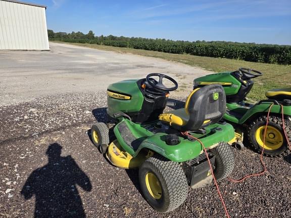 Image of John Deere X300 equipment image 4