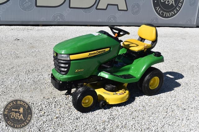 Image of John Deere X300 equipment image 3