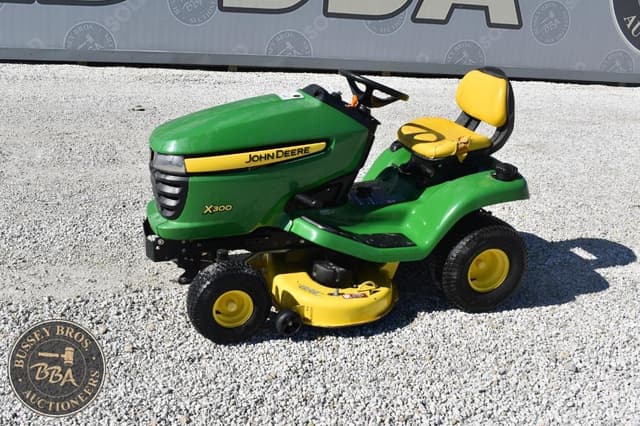 Image of John Deere X300 equipment image 4