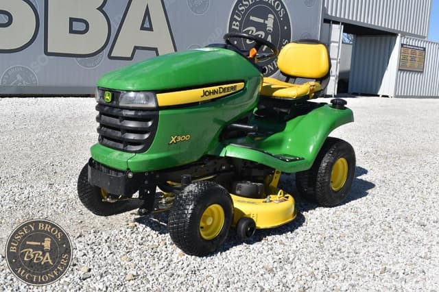 Image of John Deere X300 equipment image 1