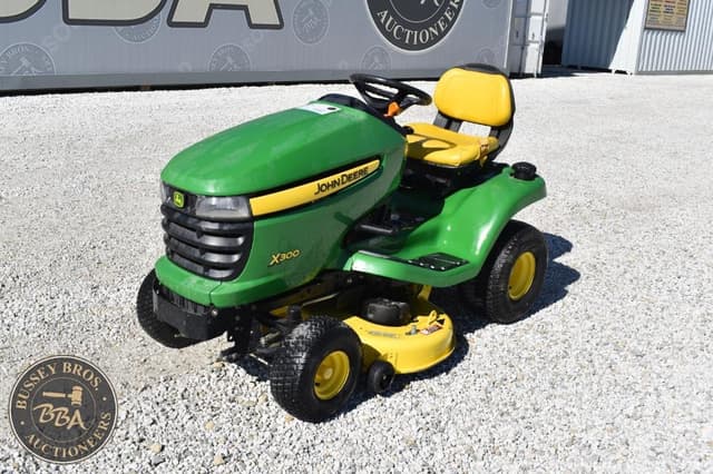 Image of John Deere X300 equipment image 2