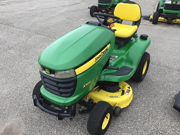 Image of John Deere X300 equipment image 1