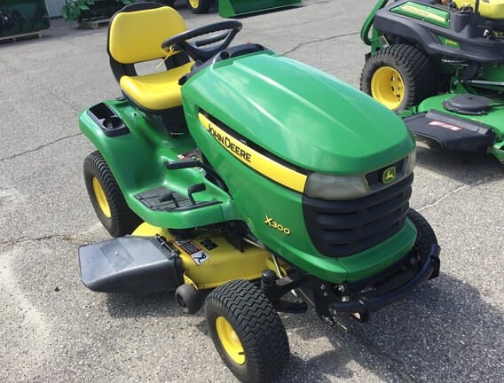 2008 John Deere X300 Equipment Image0