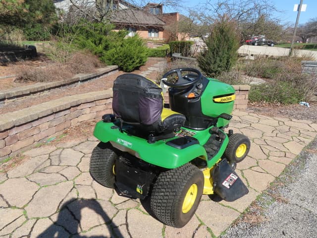 Image of John Deere X300 equipment image 3