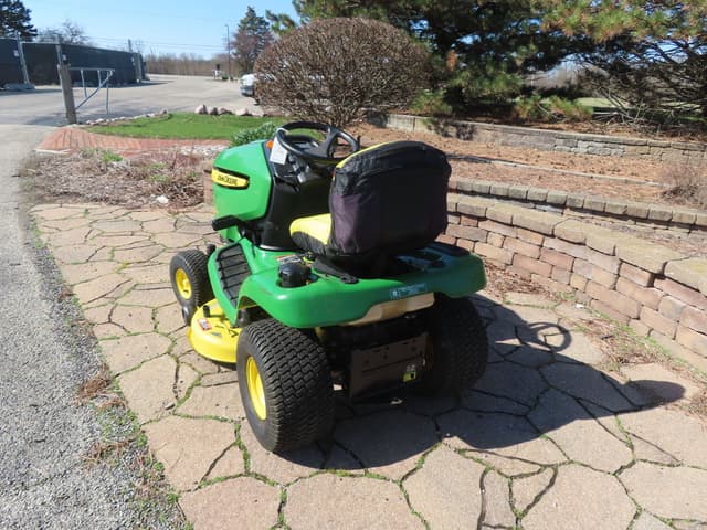 Image of John Deere X300 equipment image 4