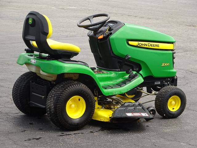 Image of John Deere X300 equipment image 4