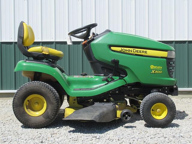 Image of John Deere X300 equipment image 3