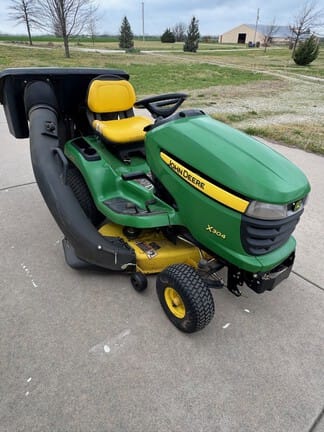 2008 John Deere X304 Equipment Image0