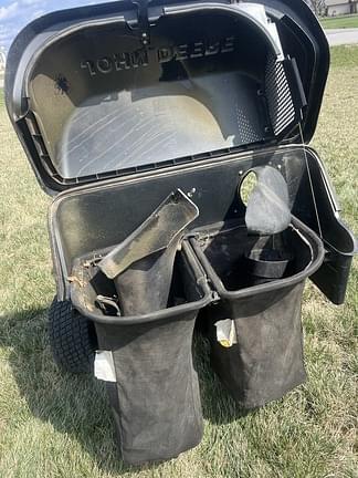 Image of John Deere X304 equipment image 3