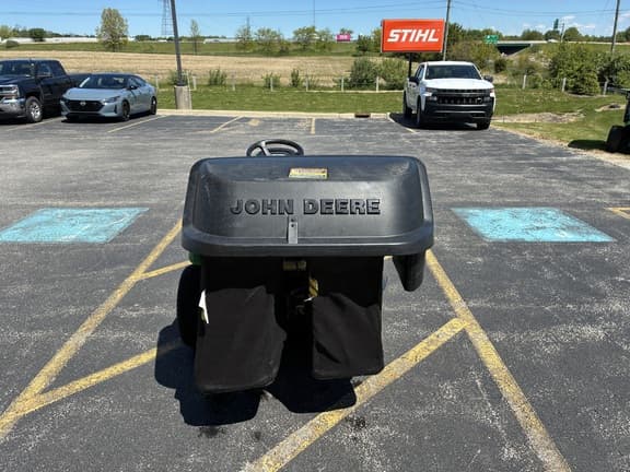 Image of John Deere X304 equipment image 3