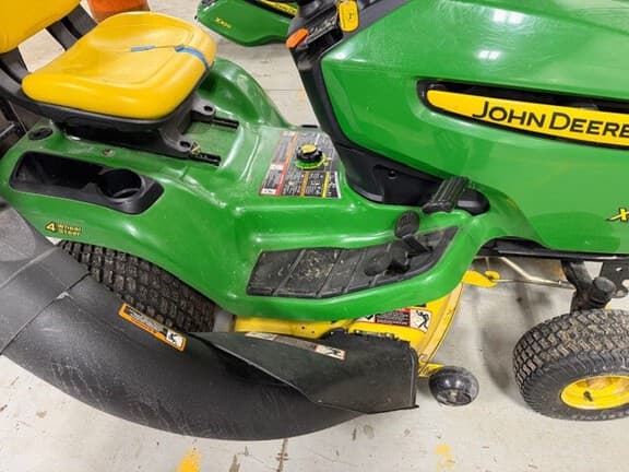 Image of John Deere X304 equipment image 1