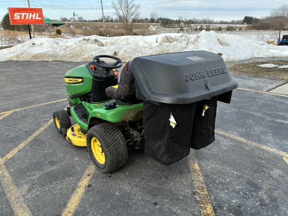 Image of John Deere X304 equipment image 4